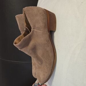 Cute little suede Lucky Brand ankle booties size 8